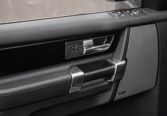 Подержанный автомобиль Land Rover Discovery 2014 года (21 фото)