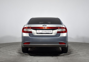 Подержанный автомобиль Chevrolet Epica 2010 года (6 фото)