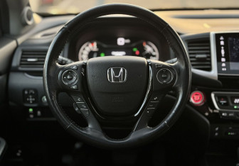 Подержанный автомобиль Honda Pilot 2017 года (14 фото)