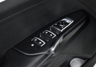 Подержанный автомобиль Kia K5 2020 года (10 фото)