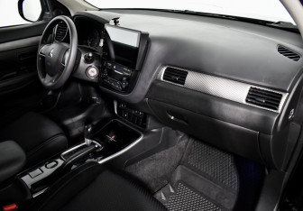 Подержанный автомобиль Mitsubishi Outlander 2018 года (12 фото)