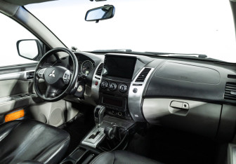 Подержанный автомобиль Mitsubishi Pajero Sport 2011 года (9 фото)
