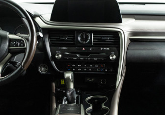 Подержанный автомобиль Lexus RX 2021 года (14 фото)