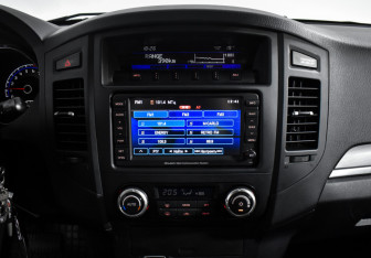 Подержанный автомобиль Mitsubishi Pajero 2011 года (18 фото)