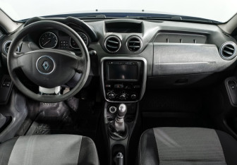 Подержанный автомобиль Renault Duster 2014 года (14 фото)