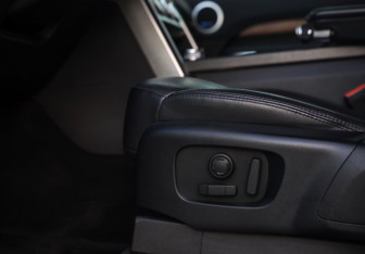 Подержанный автомобиль Land Rover Discovery 2018 года (27 фото)