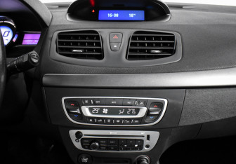 Подержанный автомобиль Renault Megane Hatchback 2013 года (15 фото)