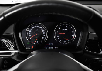 Подержанный автомобиль BMW X1 2021 года (14 фото)
