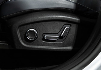 Подержанный автомобиль Geely Atlas 2023 года (16 фото)