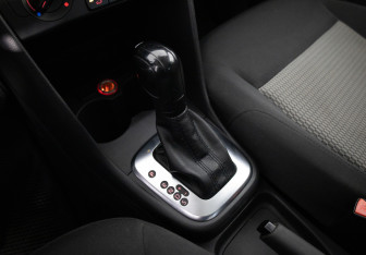 Подержанный автомобиль Volkswagen Polo Sedan 2011 года (15 фото)