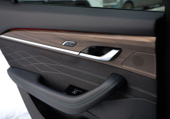 Подержанный автомобиль Geely Monjaro 2025 года (24 фото)