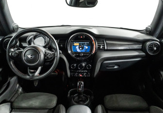 Подержанный автомобиль MINI Hatch 2020 года (13 фото)