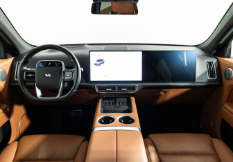 Подержанный автомобиль LiXiang L7 2024 года (13 фото)