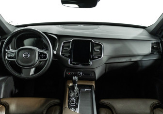 Подержанный автомобиль Volvo XC90 2020 года (13 фото)