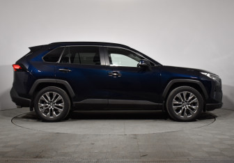 Подержанный автомобиль Toyota RAV4 2019 года (4 фото)