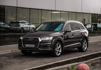 Подержанный автомобиль Audi Q7 2017 года (3 фото)