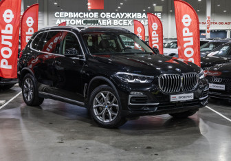 Подержанный автомобиль BMW X5 2019 года (5 фото)