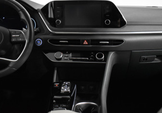 Подержанный автомобиль Hyundai Sonata 2020 года (20 фото)