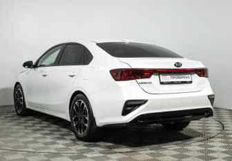 Подержанный автомобиль Kia Cerato Sedan 2019 года (7 фото)
