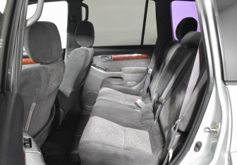 Подержанный автомобиль Toyota Land Cruiser Prado 2002 года (11 фото)