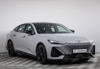 Подержанный автомобиль Changan UNI-V 2023 года (3 фото)