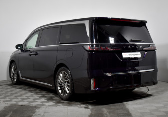 Подержанный автомобиль Voyah Dream 2023 года (7 фото)