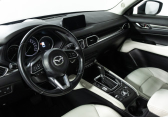 Подержанный автомобиль Mazda CX-5 2019 года (11 фото)