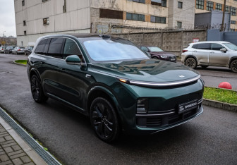 Подержанный автомобиль LiXiang L9 2023 года (3 фото)