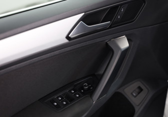 Подержанный автомобиль Volkswagen Tiguan 2017 года (20 фото)