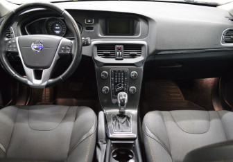Подержанный автомобиль Volvo V40 Cross Country 2014 года (14 фото)