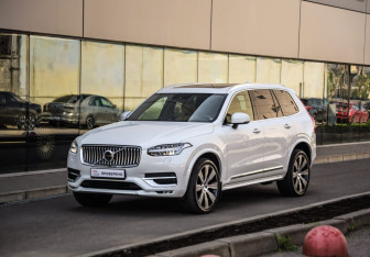 Подержанный автомобиль Volvo XC90 2020 года (4 фото)