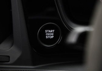 Подержанный автомобиль Porsche Cayenne 2023 года (17 фото)