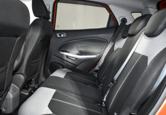 Подержанный автомобиль Ford EcoSport 2015 года (12 фото)