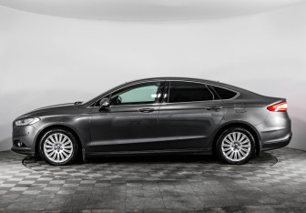 Подержанный автомобиль Ford Mondeo Sedan 2015 года (10 фото)