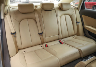 Подержанный автомобиль Audi A6 Sedan 2012 года (26 фото)