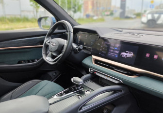 Подержанный автомобиль Geely Monjaro 2024 года (15 фото)