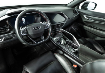 Подержанный автомобиль Geely Tugella 2023 года (11 фото)