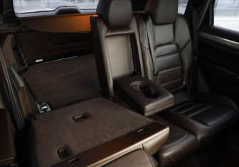 Подержанный автомобиль Porsche Cayenne 2010 года (36 фото)