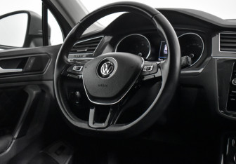 Подержанный автомобиль Volkswagen Tiguan 2020 года (15 фото)