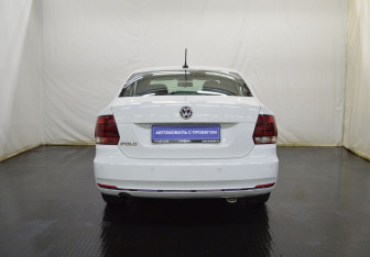 Подержанный автомобиль Volkswagen Polo Sedan 2018 года (6 фото)