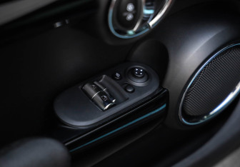 Подержанный автомобиль MINI Hatch 2019 года (25 фото)