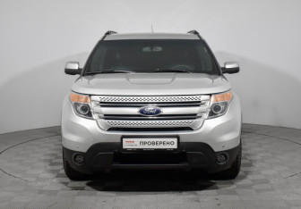 Подержанный автомобиль Ford Explorer 2015 года (2 фото)
