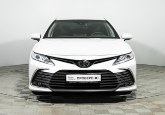 Подержанный автомобиль Toyota Camry Sedan 2022 года (2 фото)