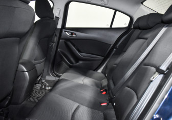 Подержанный автомобиль Mazda 3 Sedan 2014 года (12 фото)