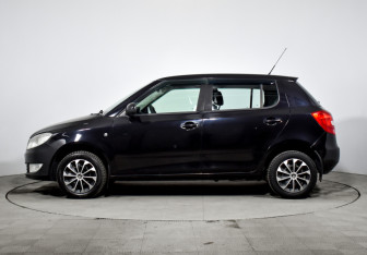 Подержанный автомобиль Skoda Fabia Hatchback 2010 года (8 фото)