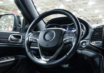 Подержанный автомобиль Jeep Grand Cherokee 2019 года (15 фото)