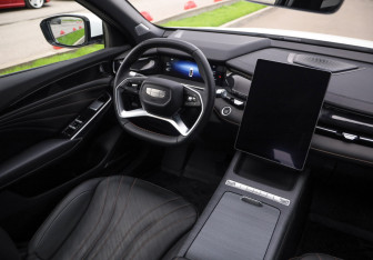 Подержанный автомобиль Geely Preface 2024 года (10 фото)