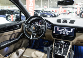 Подержанный автомобиль Porsche Cayenne 2018 года (22 фото)