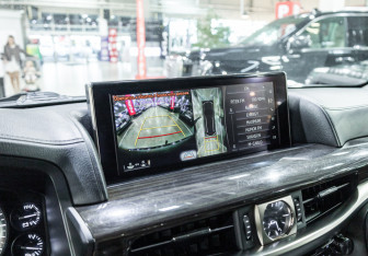 Подержанный автомобиль Lexus LX 2015 года (18 фото)