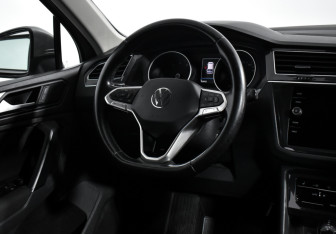 Подержанный автомобиль Volkswagen Tiguan 2021 года (15 фото)
